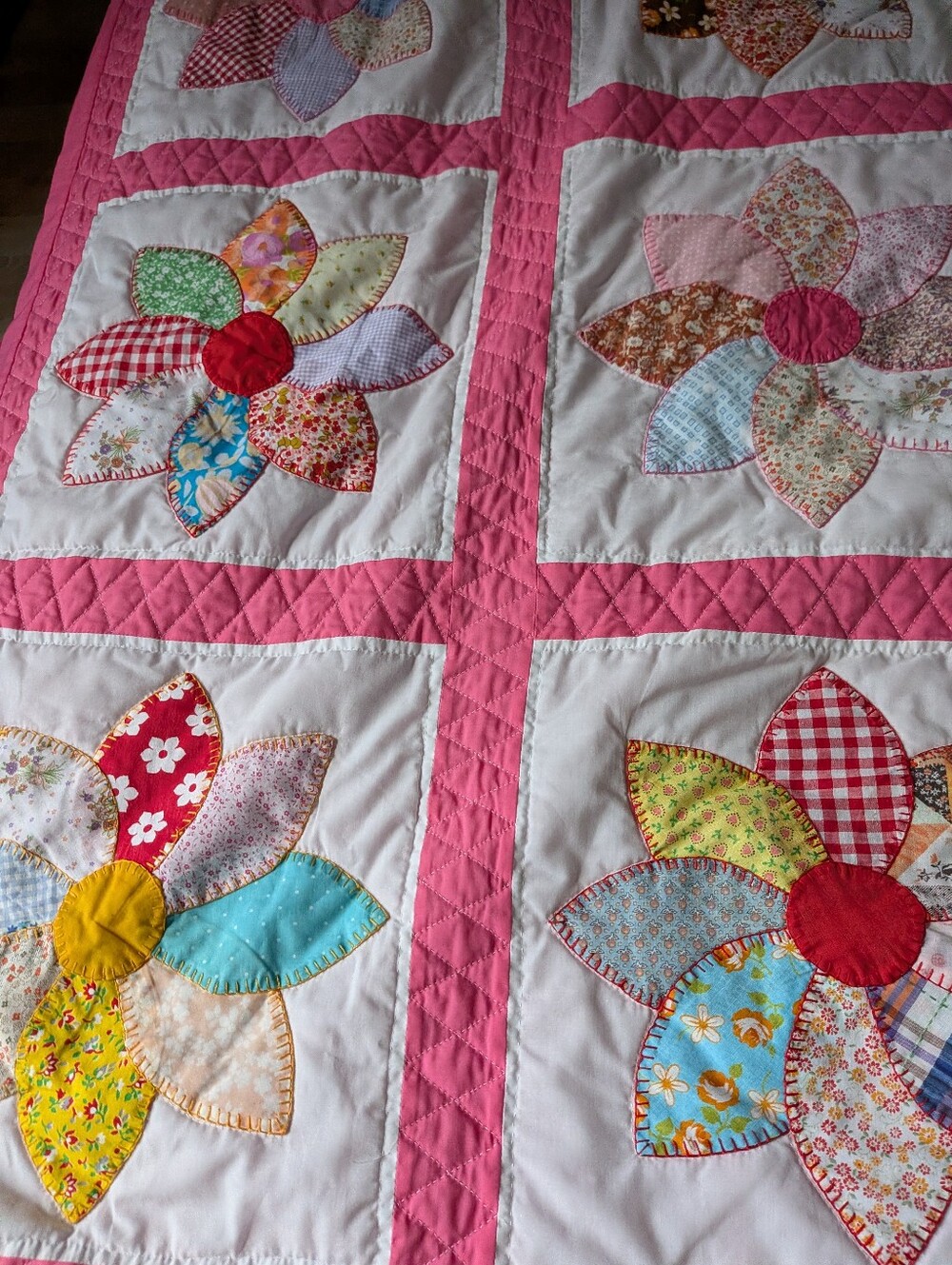 VINTAGE Handmade Pink Multicolored Grannycore Floral Patchwork Cotton Quilt Kid - Picture 2 of 8